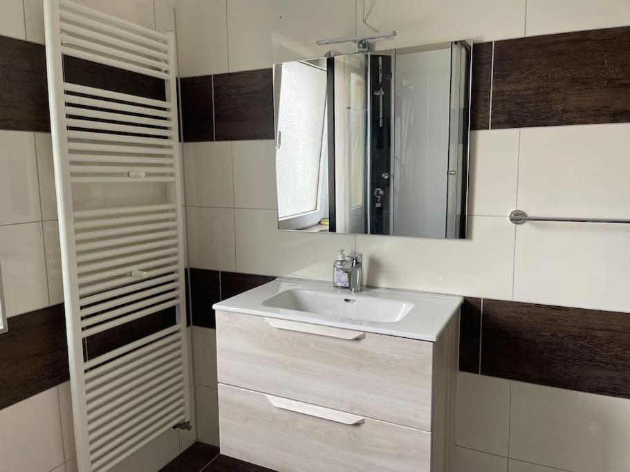 Duesseldorf Messe And Airport, 2-Bedroom Apartment With Kitchen And Garden Duisburg Ngoại thất bức ảnh